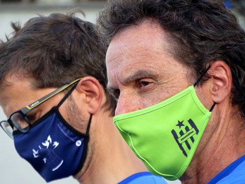 Sergi Font, d'&Ograve;mnium i Tavi Casellas de l'ANC durant la lectura del manifest