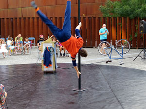 Festival Esc&egrave;Nit a la pla&ccedil;a del Pallol