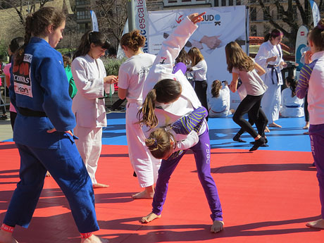 VIII Jornada de l'Esport Femen&iacute; 2020 a la pla&ccedil;a Salvador Espriu, la pla&ccedil;a Catalunya la de Francesc Calvet i Rubalcaba, i el riu Onyar