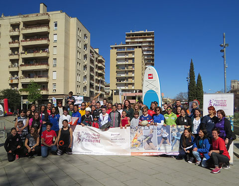 Foto de grup amb representants de tots els espoprts que han participat a l'esveniment, l'alcaldesa Marta Madrenas i el diputat de la Diputaci&oacute; de Girona Quim Ayats