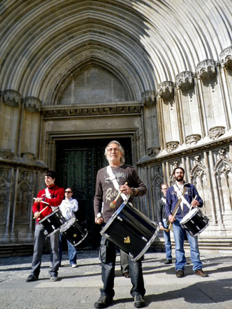 Max Var&eacute;s durant l'assaig dels manaies a la pla&ccedil;a dels Ap&ograve;stols. 31/03/2012