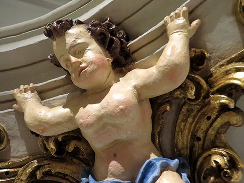 Atlant de la c&uacute;pula d'una capella de l'esgl&eacute;sia de Sant Dom&egrave;nec. Segle XVIII. C&ograve;pia en guix de l'original