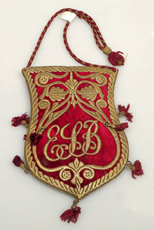 Bossa de tefil&middot;l&iacute;n. Vellut, cuir i fibres de plata. Segle XIX. Djerba