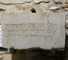 L&agrave;pida funer&agrave;ria. Segle XII. Torres de Palau, Girona