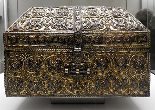 Arqueta d�Hixam II. C&ograve;rdova, 974-976. Fusta i plata repujada, daurada i niellada