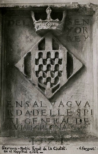 Escut a l'entrada de l'Hospital de Santa Caterina. 1931-1936