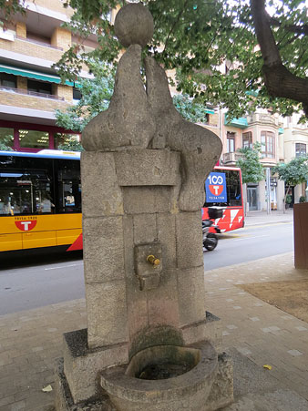 La font de 'Les foques', obra de Paco Torres Mons&oacute;
