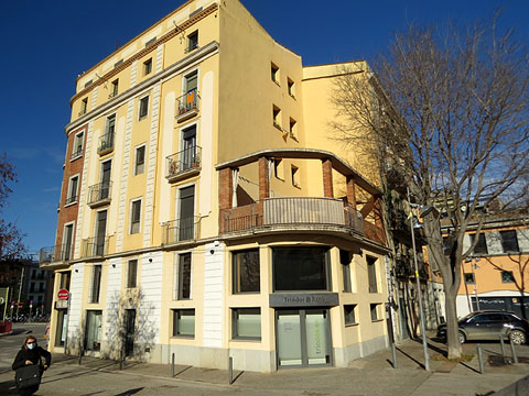 Edificis de la banda oest de la pla&ccedil;a