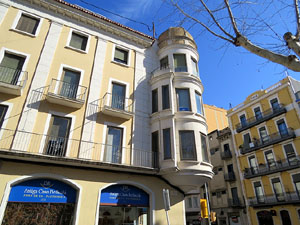 La pla&ccedil;a del poeta Marquina, antiga pla&ccedil;a de l'Estaci&oacute; o del Carril