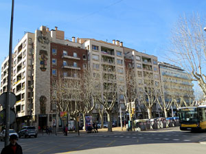 La pla&ccedil;a del poeta Marquina, antiga pla&ccedil;a de l'Estaci&oacute; o del Carril