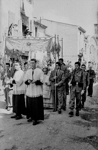 Process&oacute; de Corpus al barri de Pont Major. 1949