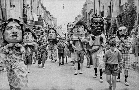 Process&oacute; de Corpus al barri de Pont Major. Cercavila de capgrossos. 1949