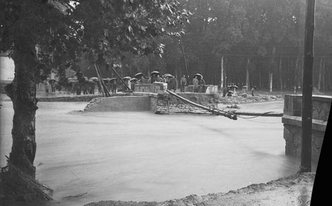 Pont de Mart destru&iuml;t per la crescuda del riu G&uuml;ell. 1940
