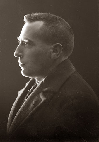 Retrat d'estudi de Miquel Santal&oacute; i Parvorell. 1925-1930