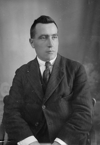 Retrat d'estudi de Miquel Santal&oacute; i Parvorell. 1925-1930
