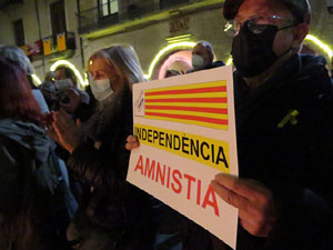 Concentraci&oacute; 'Escola en catal&agrave;' a la pla&ccedil;a del Vi