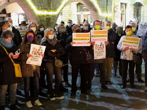 Concentraci&oacute; de protesta per la detenci&oacute; de Carles Puigdemont a l'Alguer