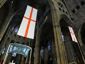 Representaci&oacute; de la Consueta de Sant Jordi cavaller a la nau g&ograve;tica de la Catedral