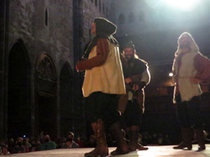 Representaci&oacute; de la Consueta de Sant Jordi cavaller a la nau g&ograve;tica de la Catedral