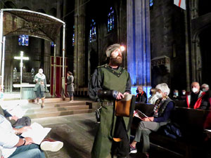 Representaci&oacute; de la Consueta de Sant Jordi cavaller a la nau g&ograve;tica de la Catedral