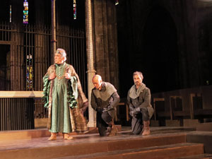 Representaci&oacute; de la Consueta de Sant Jordi cavaller a la nau g&ograve;tica de la Catedral