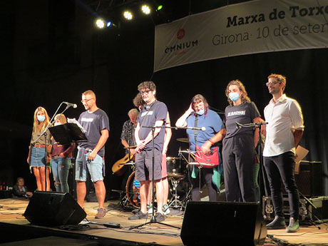 Diada Nacional 2021. XIV Marxa de Torxes de Girona a la pla&ccedil;a de la Catedral