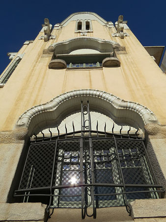 Detall de la fa&ccedil;ana de la farinera Teixidor