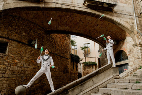 Artistes del X Festival Internacional de Circ Elefant d'Or pels carrers de la ciutat