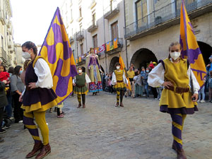 Fires de Sant Narc&iacute;s 2021. Toc de rams. Cerim&ograve;nia del canvi de rams de les gegantes