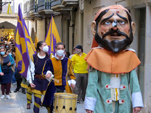Fires de Sant Narc&iacute;s 2021. Toc de rams. Cerim&ograve;nia del canvi de rams de les gegantes