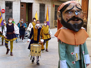 Fires de Sant Narc&iacute;s 2021. Toc de rams. Cerim&ograve;nia del canvi de rams de les gegantes