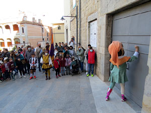 Fires de Sant Narc&iacute;s 2021. Toc de rams. Cerim&ograve;nia del canvi de rams de les gegantes