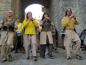 Fires de Sant Narc&iacute;s 2021. Passejada amb els capgrossos pels carrers del Barri Vell