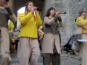 Fires de Sant Narc&iacute;s 2021. Passejada amb els capgrossos pels carrers del Barri Vell