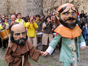 Fires de Sant Narc&iacute;s 2021. Passejada amb els capgrossos pels carrers del Barri Vell
