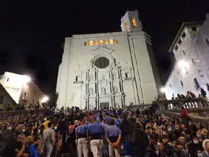 Fires de Sant Narc&iacute;s 2021. Pilar a les escales de la Catedral