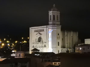 Fires de Sant Narc&iacute;s 2021. Pilar a les escales de la Catedral