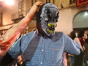 Fires de Sant Narc&iacute;s 2021. Zombie Walk de Girona
