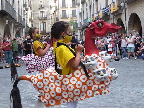Arribada de la Flama del Canig&oacute; 2021 a la pla&ccedil;a del Vi