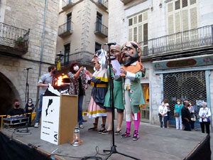 Arribada de la Flama del Canig&oacute; 2021 a la pla&ccedil;a del Vi