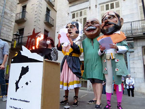Arribada de la Flama del Canig&oacute; 2021 a la pla&ccedil;a del Vi