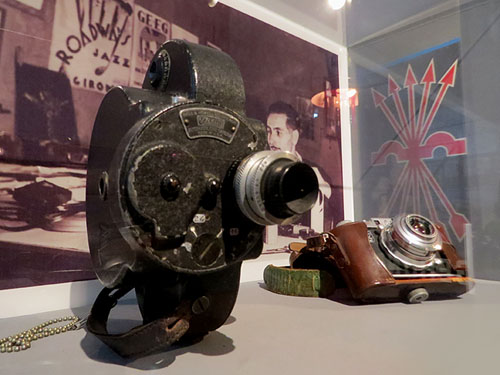 Aparells d'antoni Var&eacute;s. C&agrave:mera de filmar Bell & Howell Co Chicago Filmo, 1930. C&agrave;mera de fotografiar King's Regula Cita, Alemanya, 1954