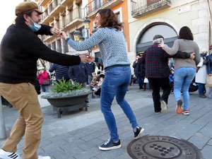 Nadal 2021. Girona Christmas Swing. Actuaci&oacute; de Counting Off