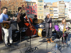 Nadal 2021. Girona Christmas Swing. Actuaci&oacute; de Counting Off