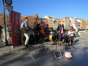 Nadal 2021. Girona Christmas Swing. Actuaci&oacute; de Counting Off