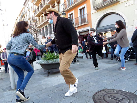 Nadal 2021 a Girona. Girona Christmas Swing. Actuaci&oacute; de Counting Off