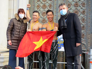 Nadal 2021. R&egrave;cord Guiness de pujada d'escales de Giang Brothers