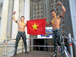 Nadal 2021. R&egrave;cord Guiness de pujada d'escales de Giang Brothers