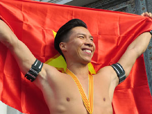 Nadal 2021. R&egrave;cord Guiness de pujada d'escales de Giang Brothers