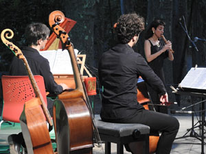 Festival Notes al parc 2021. Sara Par&eacute;s, Oleguer Aymam&iacute; i Dani Espasa
